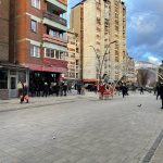 Nis grumbullimi i qytetarëve serbë pranë selisë së Listës Serbe në Mitrovicë