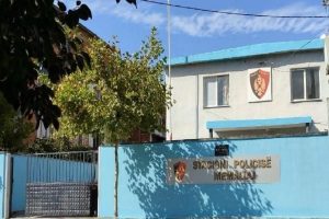 Policia shpërndan protestuesit në Beograd, arreston shoferin e autobusit dhe studentët