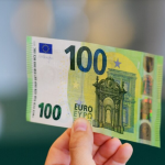 Fushatë zgjedhore, Qeveria në detyrë iu dërgon sms studentëve për 100 eurot