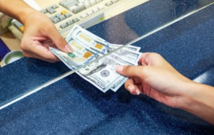 Forcohet dollari me 0,29 lekë, bie lehtë euroja