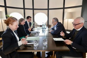 Hamza dhe shefja e Zyrës së BB për Kosovën flasin për prioritetet ekonomike të vendit