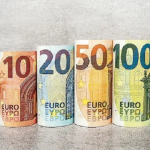 Leku forcon pozitat ndaj euros, humb terren me dollarin amerikan