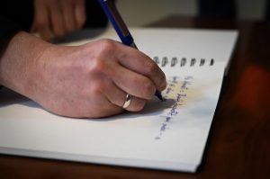 Kurti shkroi në Librin e Ngushëllimeve dedikuar regjisorit Dhimitër Anagnostit