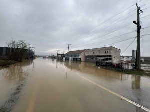 Rruga e pakalueshme e biznese të dëmtuara, banorët e Sojevës kërkojnë reagim urgjent