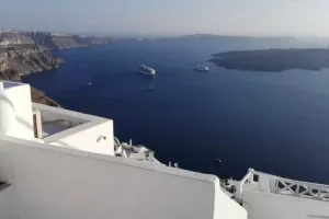 20 euro taksë për turistët me destinacion Santorinin dhe Mikonosin