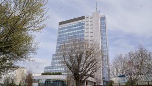 Gati një vit me qeveri në detyrë, Kosova mes funksionimit dhe kufizimeve ligjore