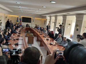 Liderët e subjekteve politike i shkojnë Osmanit në takim