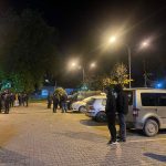 Qytetarët nisin të mblidhen para Qendrës së Numërimit në Mitrovicë