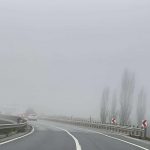 Magjistralja Prishtinë-Pejë përfshihet nga mjegulla