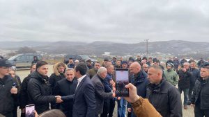 Kurti komenton ndarjen e shtesave prej 100 eurove për fëmijët dhe pensionistët