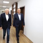 Reagime të forta pas fjalës së gjeneralit Clark