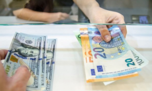 Zhvlerësohen valutat kryesore në raport me lekun