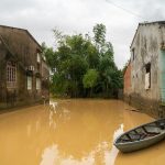 41 të vdekur e 9 të zhdukur pas përmbytjeve në Vietnamin qendror