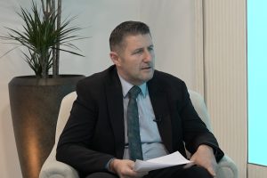 Llugaliu: Importuam karburante e vetura, eksportuam metale e plastikë