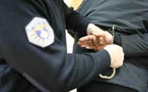 Arrestohet njё person i dyshuar për armëmbajtje pa leje në Klinë