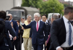 Clinton para 29 viteve ndaloi kërkimet për klonim të njeriut