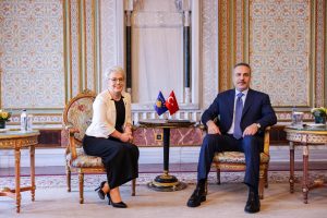 Gërvalla takon homologun turk në Stamboll, flasin për paqen dhe sigurinë në rajon