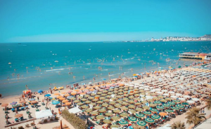 “Mirror”: Durrësi, qyteti i bukur bregdetar i ngjashëm me Ibizën