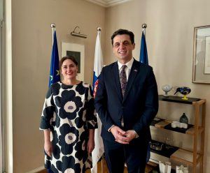 ​Ambasadorja finlandeze Laaksonen takon Hodajn, flasin për bashkëpunimin nordik në Kosovë