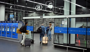 Mbi 1 mijë e 400 fluturime të anuluara, shkurtimet e trafikut ajror në SHBA hyjnë në ditën e dytë