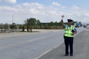 329 shoferë ndëshkohen për përdorim telefoni në timon