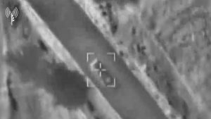 Izraeli sulmon me dronë dy vetura në Liban