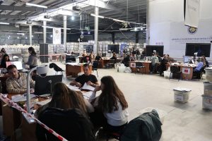 Mbyllja e qendrës së votimit “Naim Frashëri”, drejtpërdrejt me gazetaren Shqipe Pajaziti