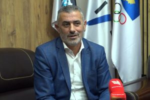 A po rrezikohet skijimi nga mungesa e borës? Flet kryetari i Federatës së Skitarisë