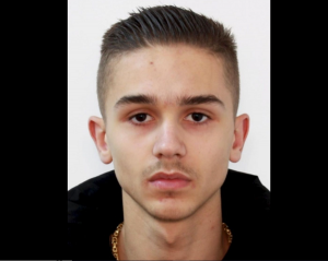 Policia kërkon ndihmë për kapjen e një të dyshuari për tri vepra penale