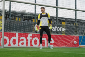 A i frikësohet portieri i Zvicrës Fisnik Asllanit?