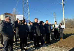 “KEDS, respekto fshatin Koliq – Problemet me rrymë, protestojnë banorët