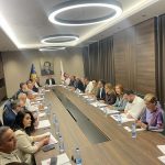 “Është fitore e gjithë Kosovës”, LDK feston në Prishtinë me fishekzjarre e tupan