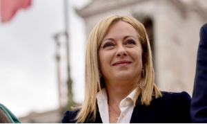 Dhuratat zyrtare të kryeministres Meloni dalin në ankand, ja ku do të shkojnë të ardhurat