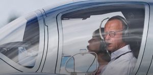 Deshën ta ngjyronin rozë avionin e kancelarit Merz, arrestohen 3 gjermanë