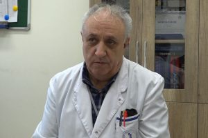 Rreth 100 mijë pacientë në Emergjencë, Kosova rrezikon mungesë specialistësh