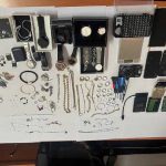 Policia sekuestron telefona, orë e stoli të vjedhura, do t’iu kthehen pronarëve të tyre