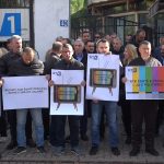 Punëtorët e RTK-së protestojnë për pagat – paralajmërojnë grevë nga e hëna