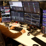 Paundi bie mes frikës së paqëndrueshmërisë politike para buxhetit të qeverisë