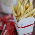 Rregulla të reja të BE-së për ndalimin e qeseve me ketchup dhe majonezë