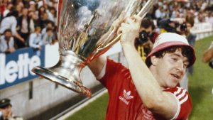 Vdes ‘Picasso’ i futbollit në moshën 72-vjeçare