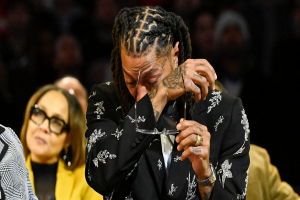 Pensionohet numri i legjendës se NBA, Derrick Rose