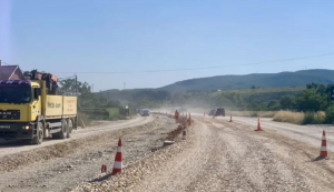 Ndërpritet qarkullimi i automjeteve në rrugën Gjakovë – Klinë