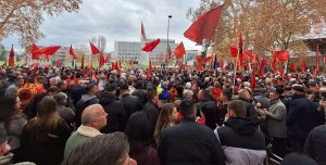 Altin Krasniqi falënderon protestuesit për mbështetjen ndaj ish-krerëve të UÇK-së