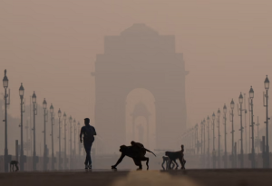 India teston “mbjelljen e reve” në Delhi për të pastruar ajrin në qytetin më të ndotur të botës