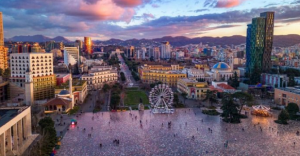 Media britanike: Vizitoni qytetin e bukur evropian, Tiranën