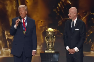 Trump e shpall Infantinon “mbret të futbollit”