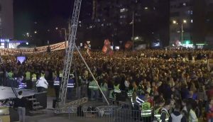 Një muaj më herët urdhëroi t’i rrihnin e tash kërkon falje, studentët: Vuçiq ka një problem