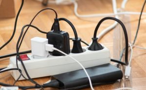 Pajisjet që nuk duhen lidhur asnjëherë në një kabllo vazhduese