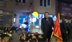 Drejtpërdrejt nga festa e LVV-së në sheshin “Zahir Pajaziti”