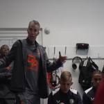 Van Persie godet me kokë lojtarin e tij